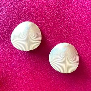 Vintage Monet Gold Clamshell inspired clip on earrings